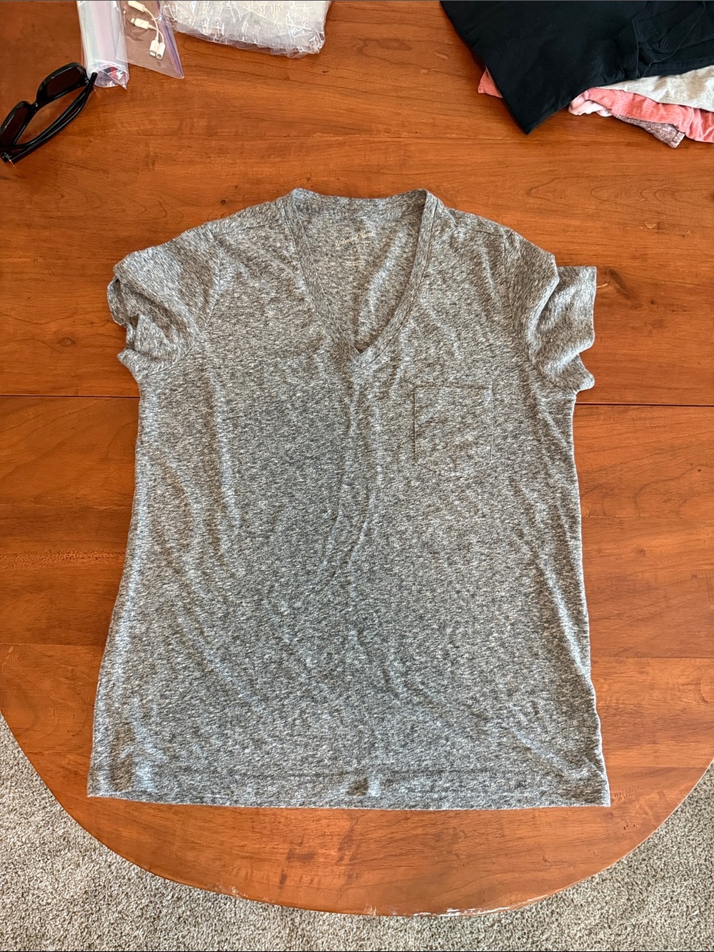 Universal Thread (Target brand) Heather Gray V-Neck Pocket Tee
